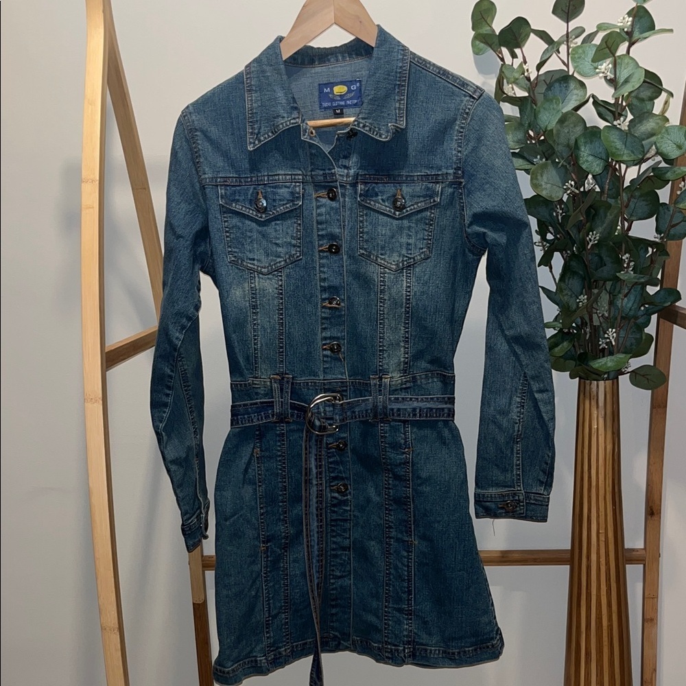 Vintage Denim Long Sleeve with Belt Dress measuring size Sm a189